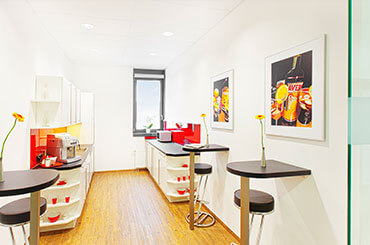 agendis-business-center-wappenhalle-neue-messe-muenchen-business-lounge-3.jpg